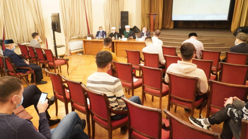 Второе заседание дискуссионного клуба евразийской исламской молодежи