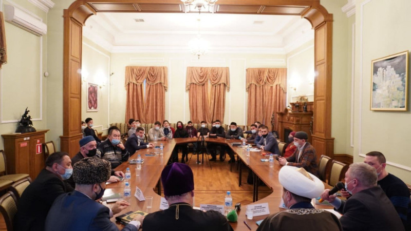 Четвертое заседание дискуссионного клуба евразийской исламской молодежи